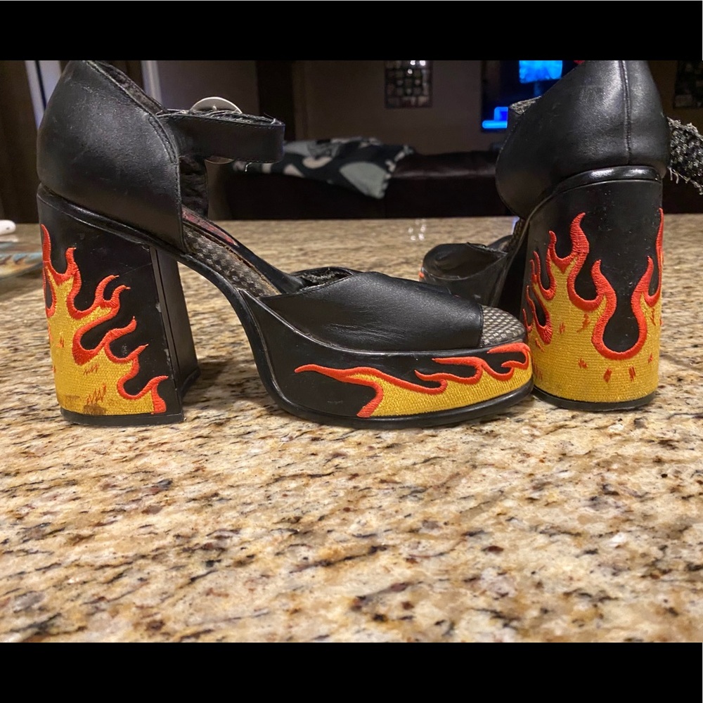 Vintage black fame heels